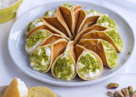 طريقة عمل القطايف بالقشطة والفستق الحلبي