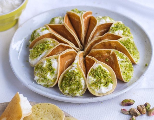 طريقة عمل القطايف بالقشطة والفستق الحلبي