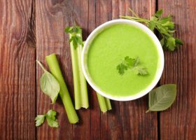 طريقة عمل شوربة كرفس بالجزر