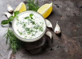 طريقة عمل شوربة الزبادي بالنعنع