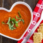 طريقة عمل شوربة الطماطم مع الريحان