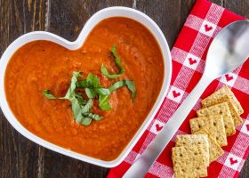 طريقة عمل شوربة الطماطم مع الريحان