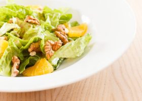 طريقة عمل سلطة الخس بالبرتقال