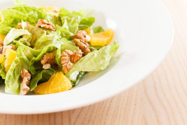 طريقة عمل سلطة الخس بالبرتقال