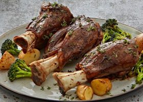 طريقة عمل يخنة لحم الموزات