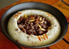 طريقة عمل حمص بالريحان واللحم