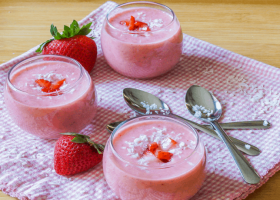 طريقة عمل عصير فراولة بحليب جوز الهند