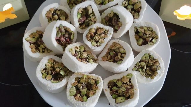 طريقة عمل السوكسيه بجوز الهند والفستق الحلبي