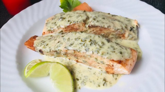 طريقة عمل سلمون بكريمة الليمون والأعشاب