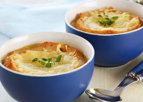 طريقة عمل شوربة البصل الاصلية