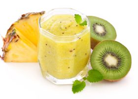 طريقة عمل عصير الكيوي والأناناس