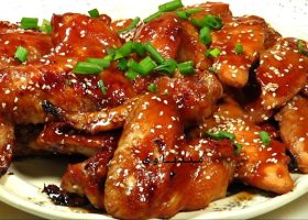 طريقة عمل أجنحة الدجاج بالثوم والعسل