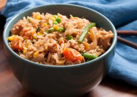 طريقة عمل أرز مقلي بالصويا صوص