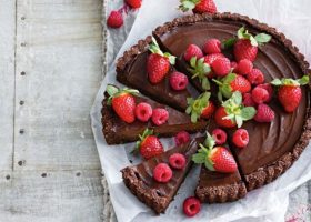 طريقة عمل تارت شوكولاتة النوتيلا بالفراولة