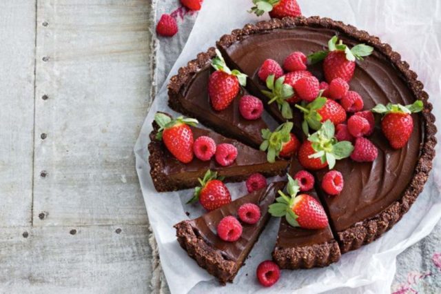 طريقة عمل تارت شوكولاتة النوتيلا بالفراولة