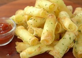 طريقة عمل رقائق البطاطس الرولز