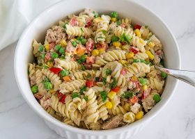 طريقة عمل سلطة التونة بالباستا والخضار