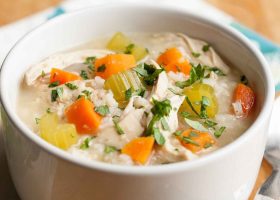 طريقة عمل شوربة الخضار مع الأرز