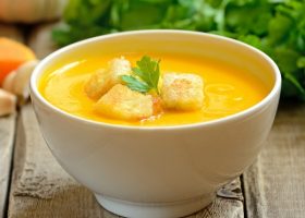 طريقة عمل شوربة كريمة اليقطين الإيطالية