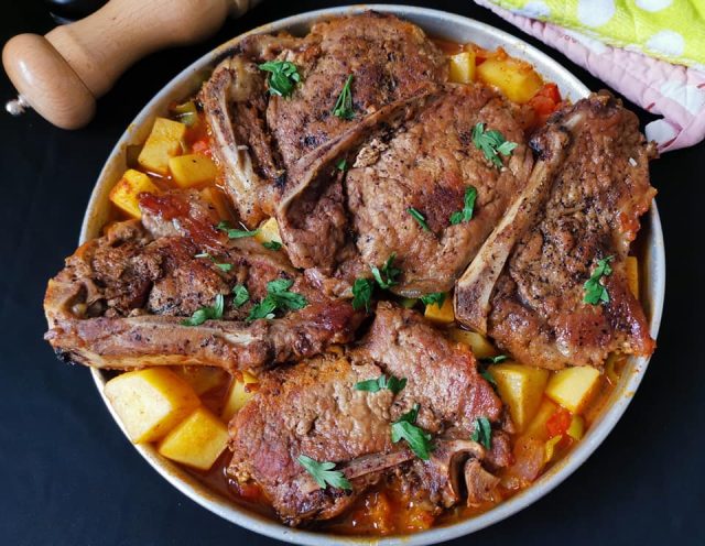 طريقة عمل صينية ريش بالبصل في الفرن