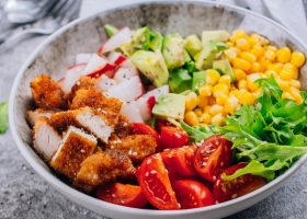 طريقة عمل سلطة الدجاج مع الأفوكادو