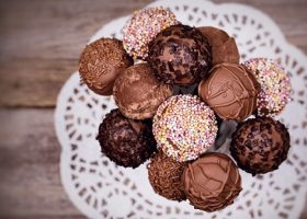 طريقة عمل كرات الشوكولاتة بالبسكويت الفاخرة