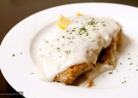 طريقة عمل فيليه السمك المشوي مع الصلصة البيضاء