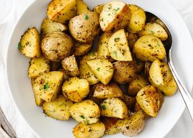طريقة عمل البطاطس بالزبدة والليمون