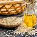 فوائد زيت السمسم للبشرة الدهنية