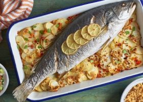 طريقة عمل سمك القاروص محشي بلسان العصفور