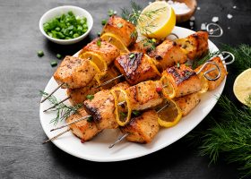 طريقة عمل مكعبات السمك المشوية للرجيم