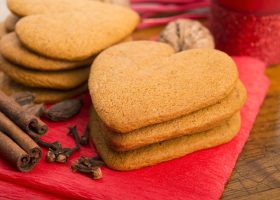 طريقة عمل بسكويت بالبندق والقرفة