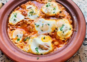 طريقة عمل طاجين الكفتة والبيض