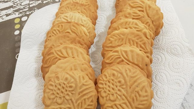 طريقة عمل بسكويت الشاي بالهيل والزنجبيل