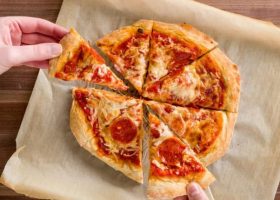 طريقة عمل بيتزا بالعسل