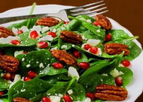 طريقة عمل سلطة الليمون بالرمان واللوز