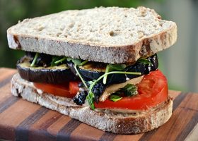 طريقة عمل ساندويش الباذنجان بالفلفل