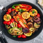 طريقة عمل خضار سوتيه بالسجق بالفرن