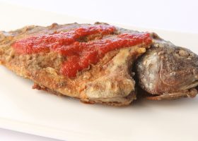 طريقة عمل السمك البلطى بالطماطم