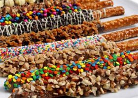 طريقة عمل اعواد البريتزل بالشوكولاته