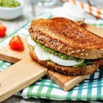 طريقة عمل ساندويش الحلوم بالبستو صوص