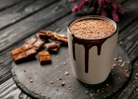 طريقة عمل هوت تشوكليت بالقرفة