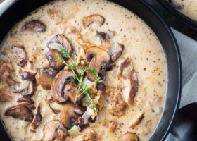 طريقة عمل شوربة الفطر والنقانق