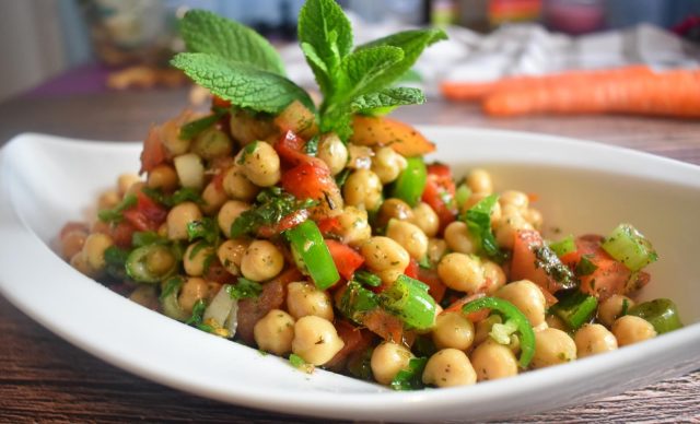 طريقة عمل يخنة الحمص والخضار
