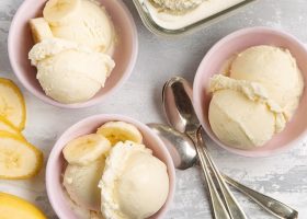 طريقة عمل الموز المحمر بالقرفة والآيس كريم