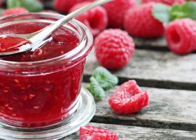 طريقة عمل بيوريه التوت الأحمر