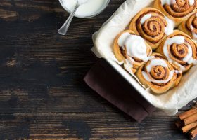 طريقة عمل رولات القرفة بالزنجبيل