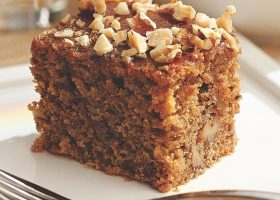 طريقة عمل كيك هش بالقرفة والجوز