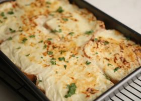 طريقة عمل صينية توست بالمسقعة