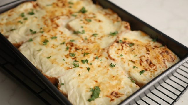 طريقة عمل صينية توست بالمسقعة